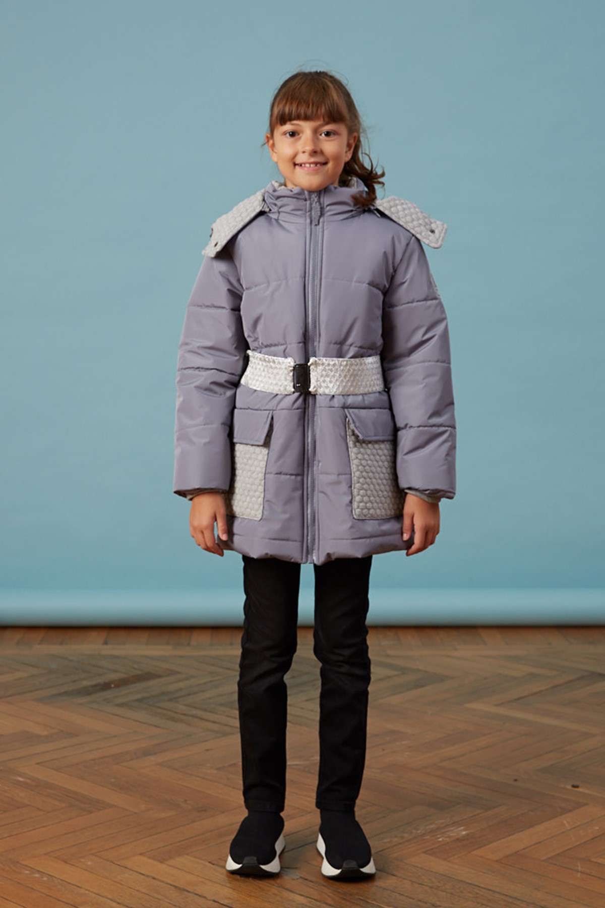 Orta Boy Gri Çantalı Kız Anorak