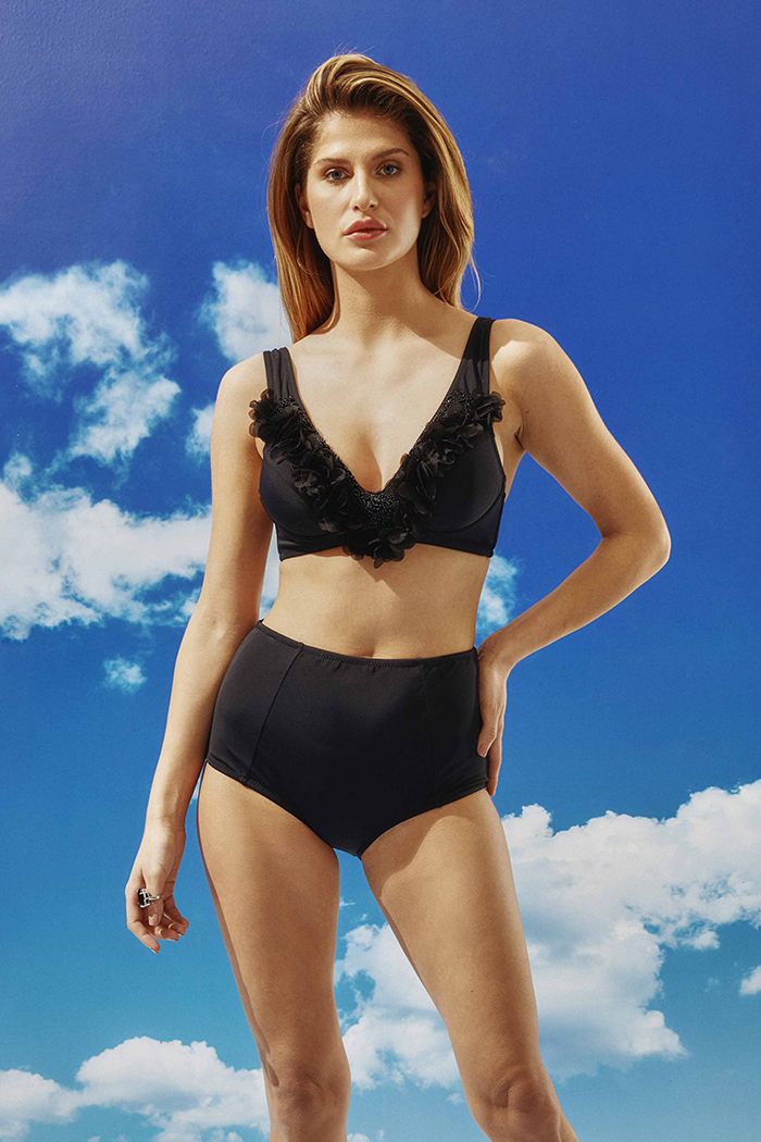 Yaka Aksesuarlı Balenli Bikini Takımı