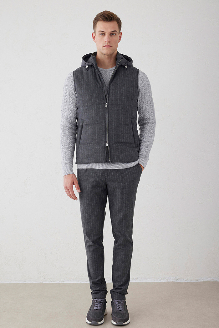 Antrasit Renk Çizgili Çıkarılabilir Kapüşonlu Yelek