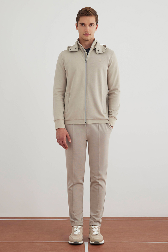 Taş Renk Dik Yaka Kapüşonlu Logo Baskılı Sweat