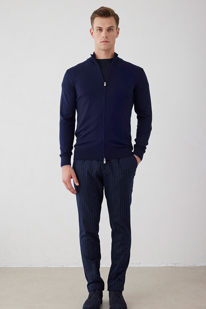 Lacivert Renk Dik Yaka Fermuarlı Triko Hırka