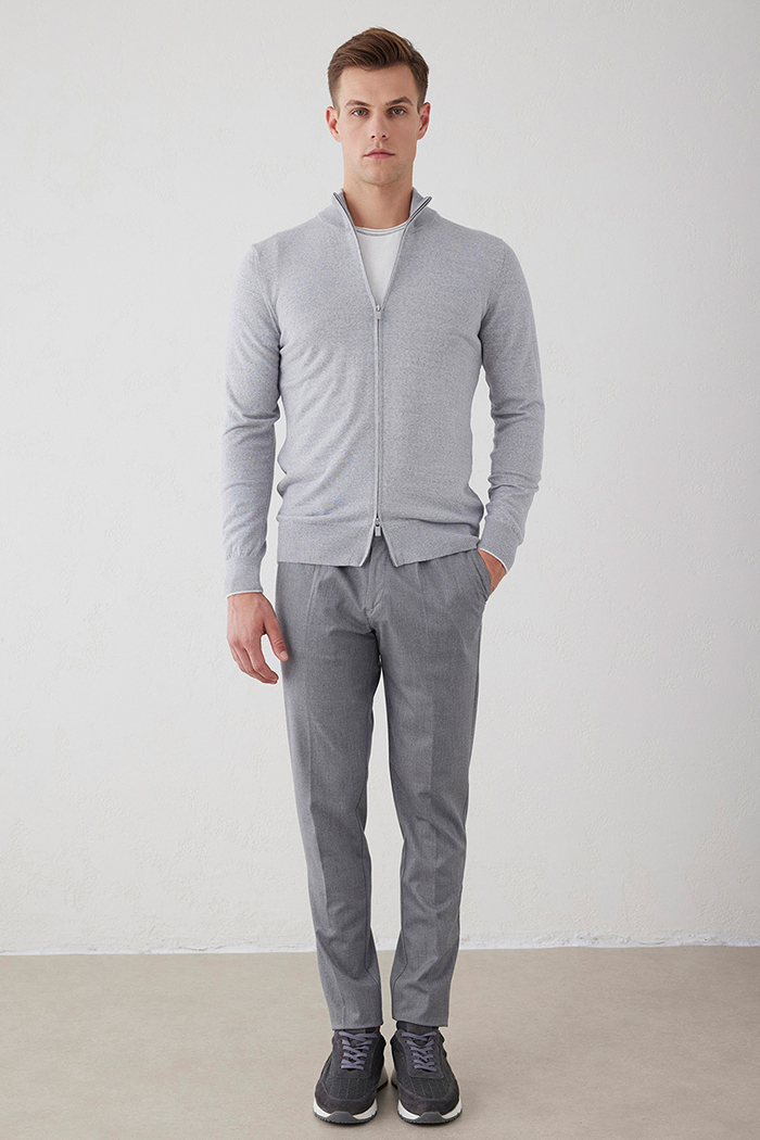 Gri Renk Dik Yaka Fermuarlı Triko Hırka