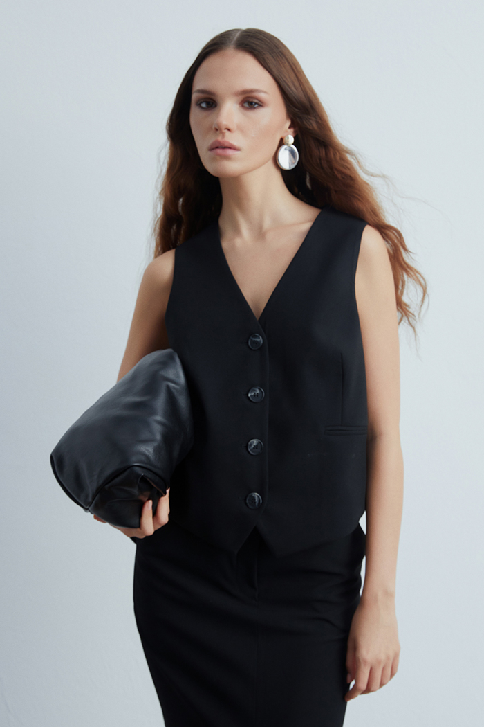 The Classic Siyah Yelek