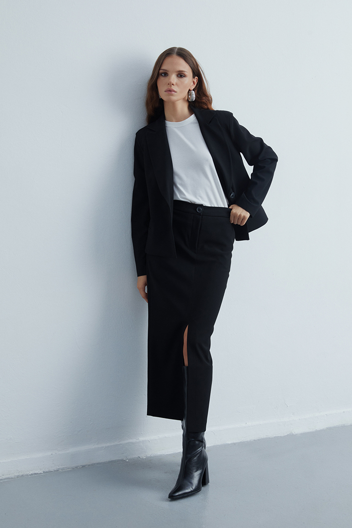 The Classic Siyah Uzun Önü Yırtmaçlı Etek