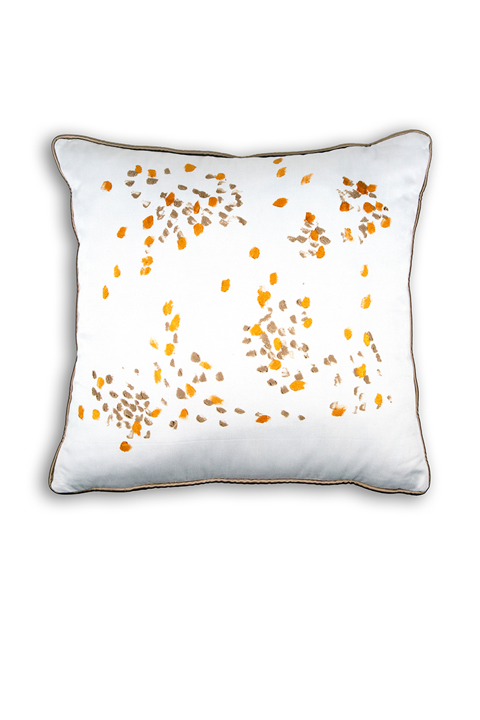 Bej Biye ve El Boyama Desenli Kırlent