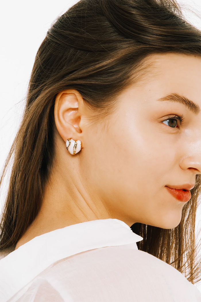 Gold Çizgili Beyaz Kalp Küpe