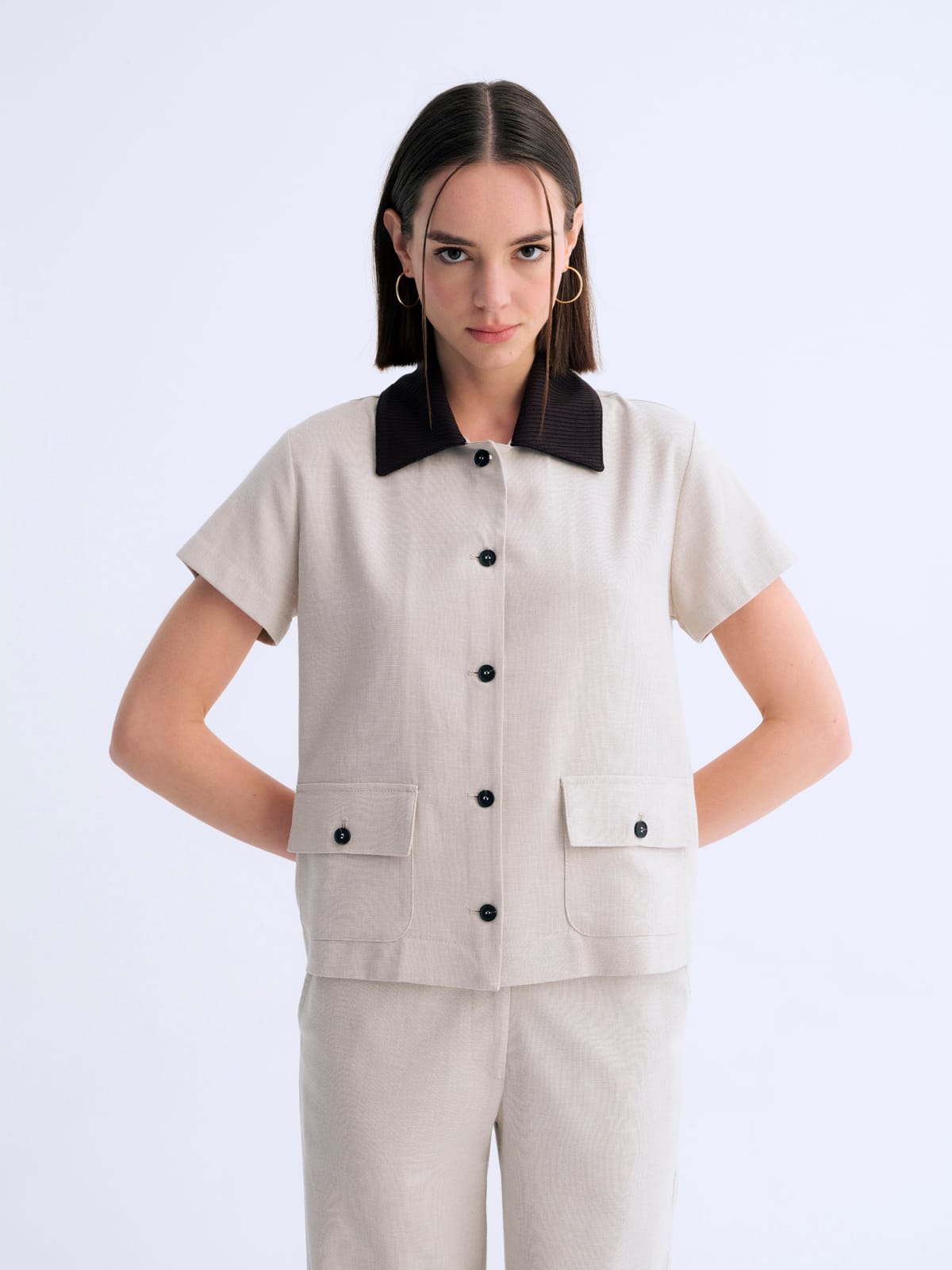 Contrast Collar Yaka Detaylı Kısa Kollu Keten Gömlek