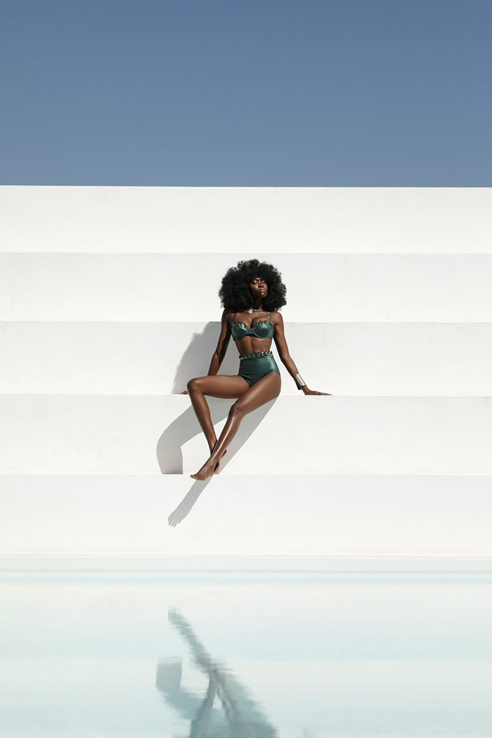 Barchan Kuşgözü Aksesuarlı Balenli Yüksek Bel Bikini Takımı