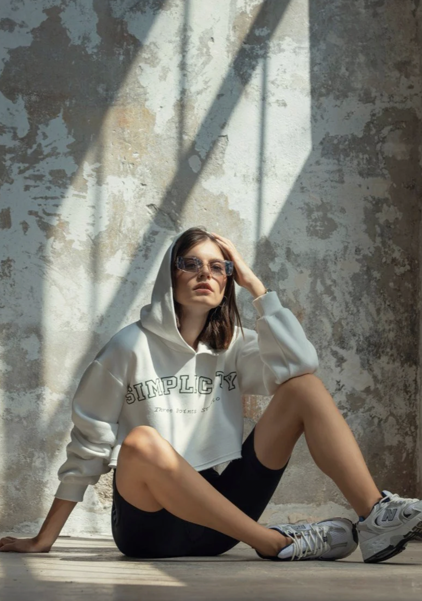 Beyaz Simplicity Crop Sweatshirt