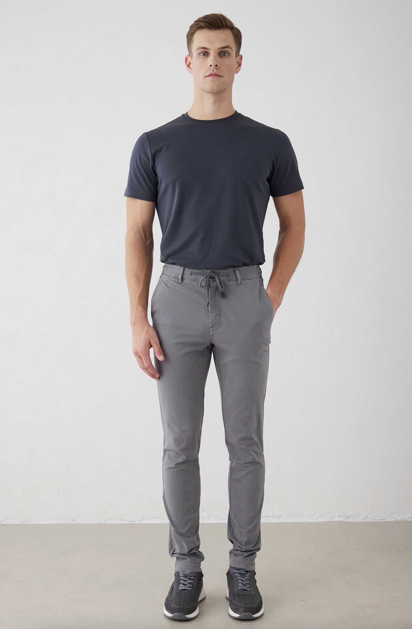 Gri Renk Esnek Belli Kordonlu Chino Pantolon