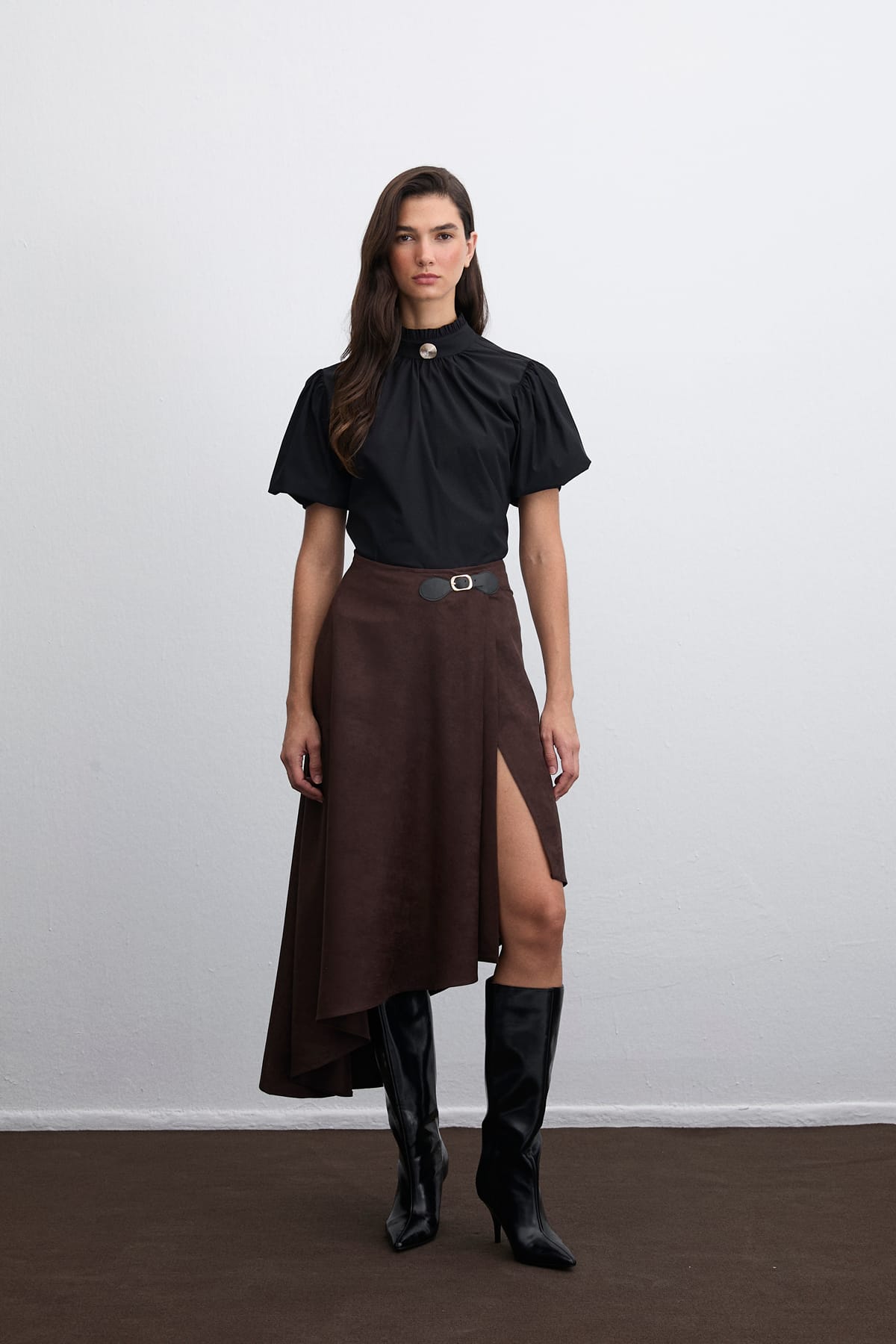 Lumen Aksesuar Detaylı Balon Kol Lastikli Siyah Gömlek