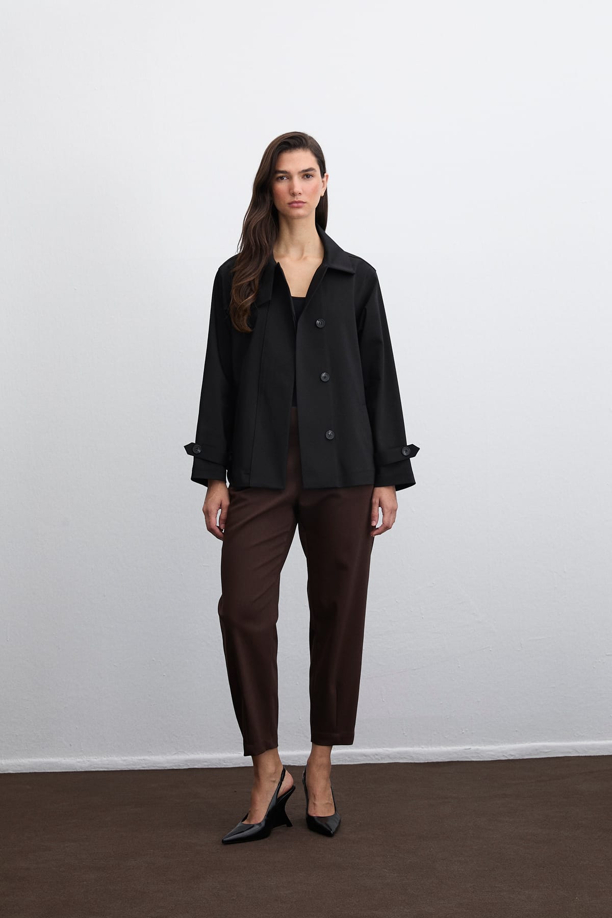 Light Yaka Detaylı Önden Açılabilir Siyah Ceket