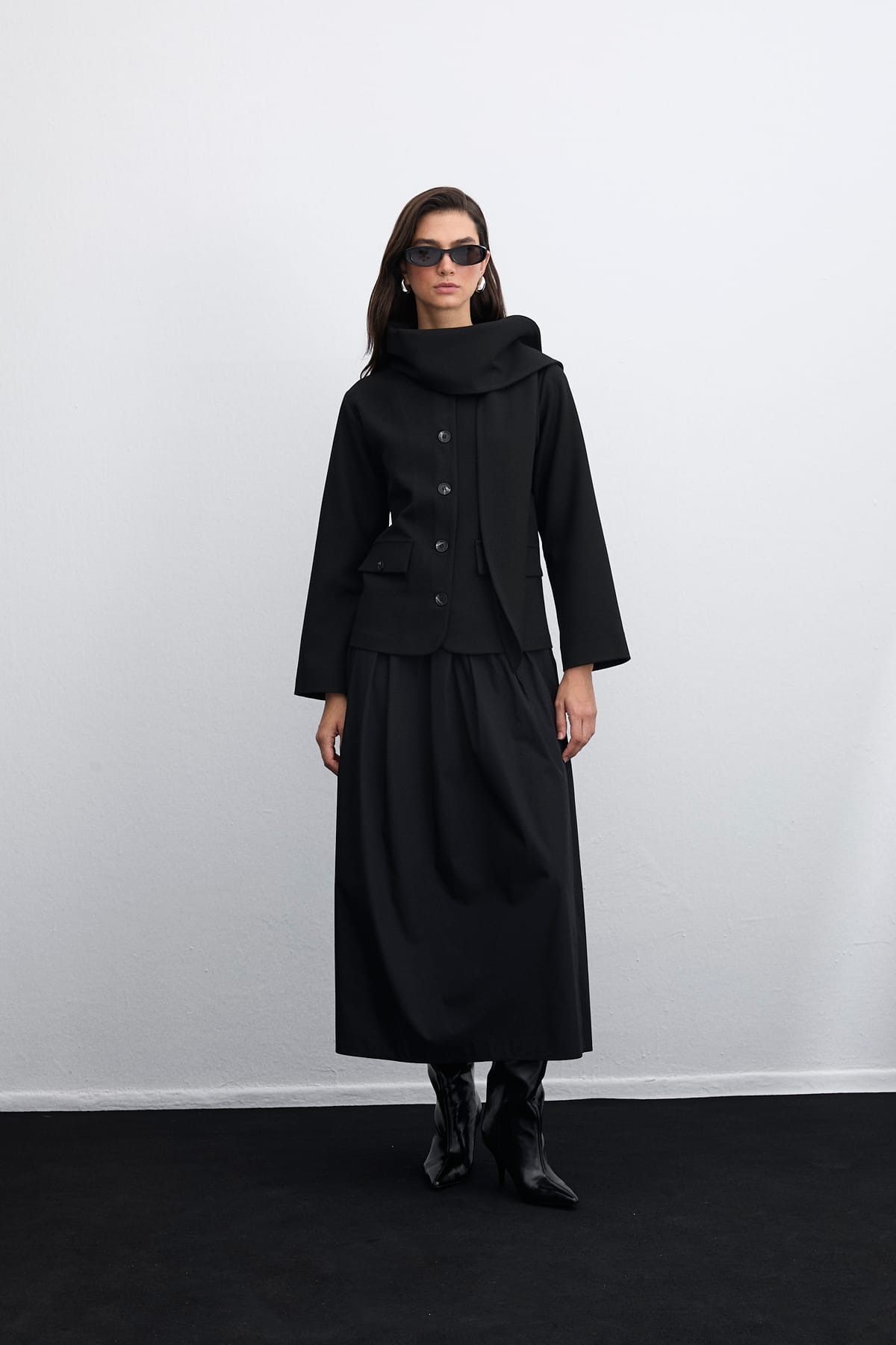 Urban Scarf Şal Detaylı Siyah Ceket