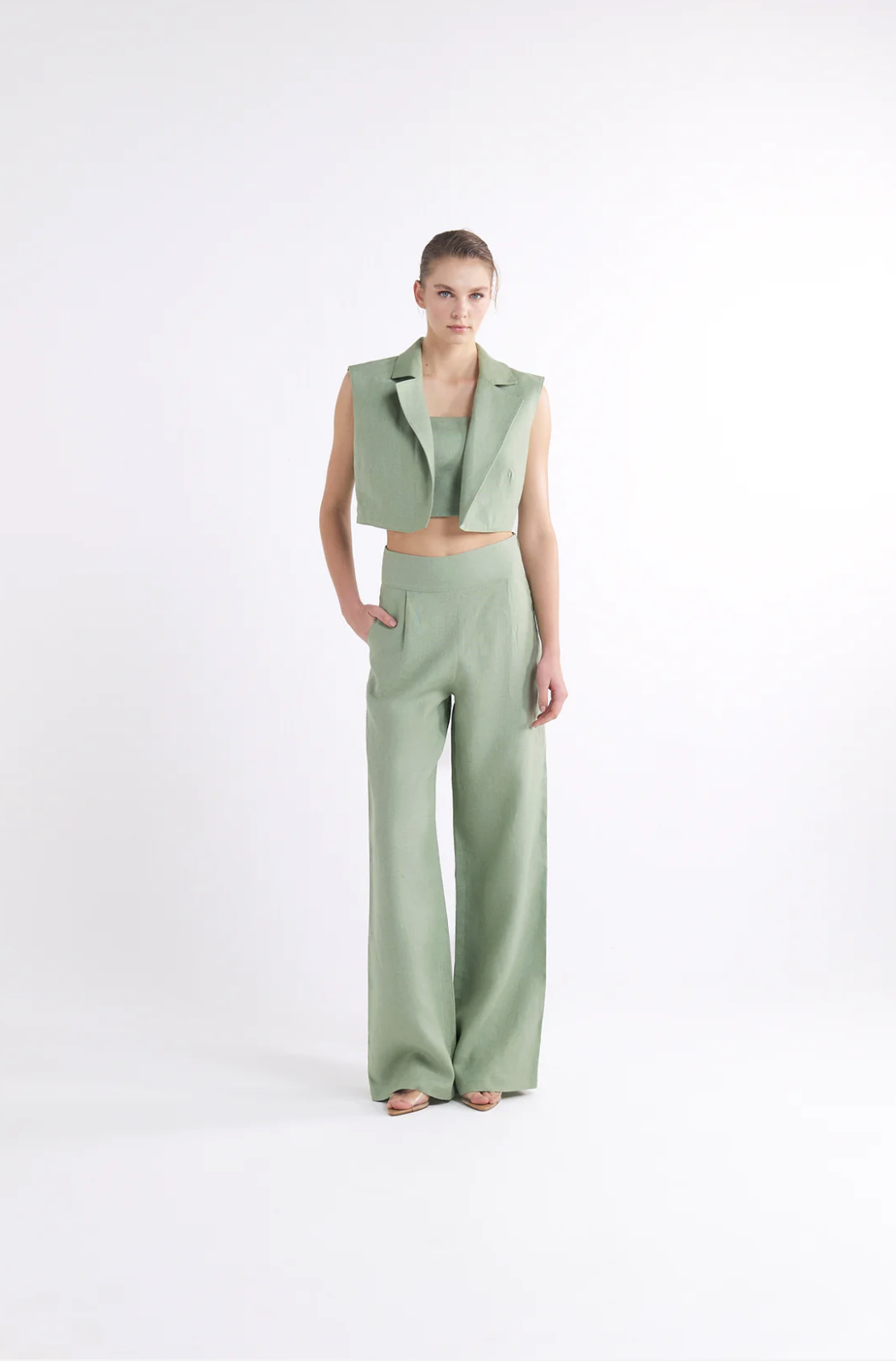 BRIONY GREEN SLEEVELESS CROPPED BLAZER YELEK