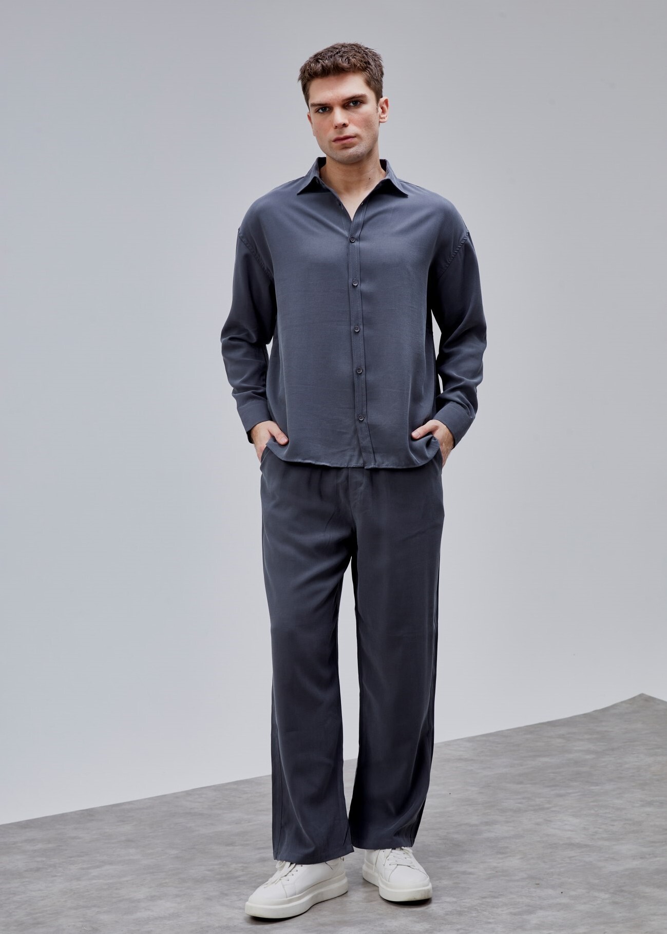 Antrasi̇t Renk Dökümlü Tensel Pantolon