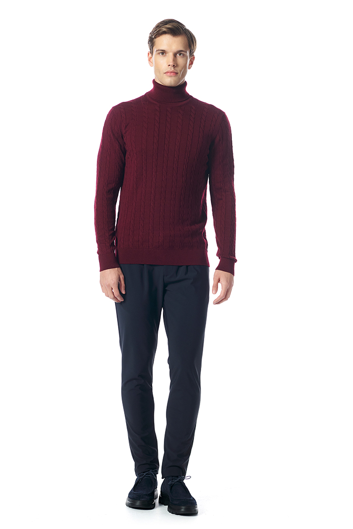 Giovane G. Designers Bordo Triko