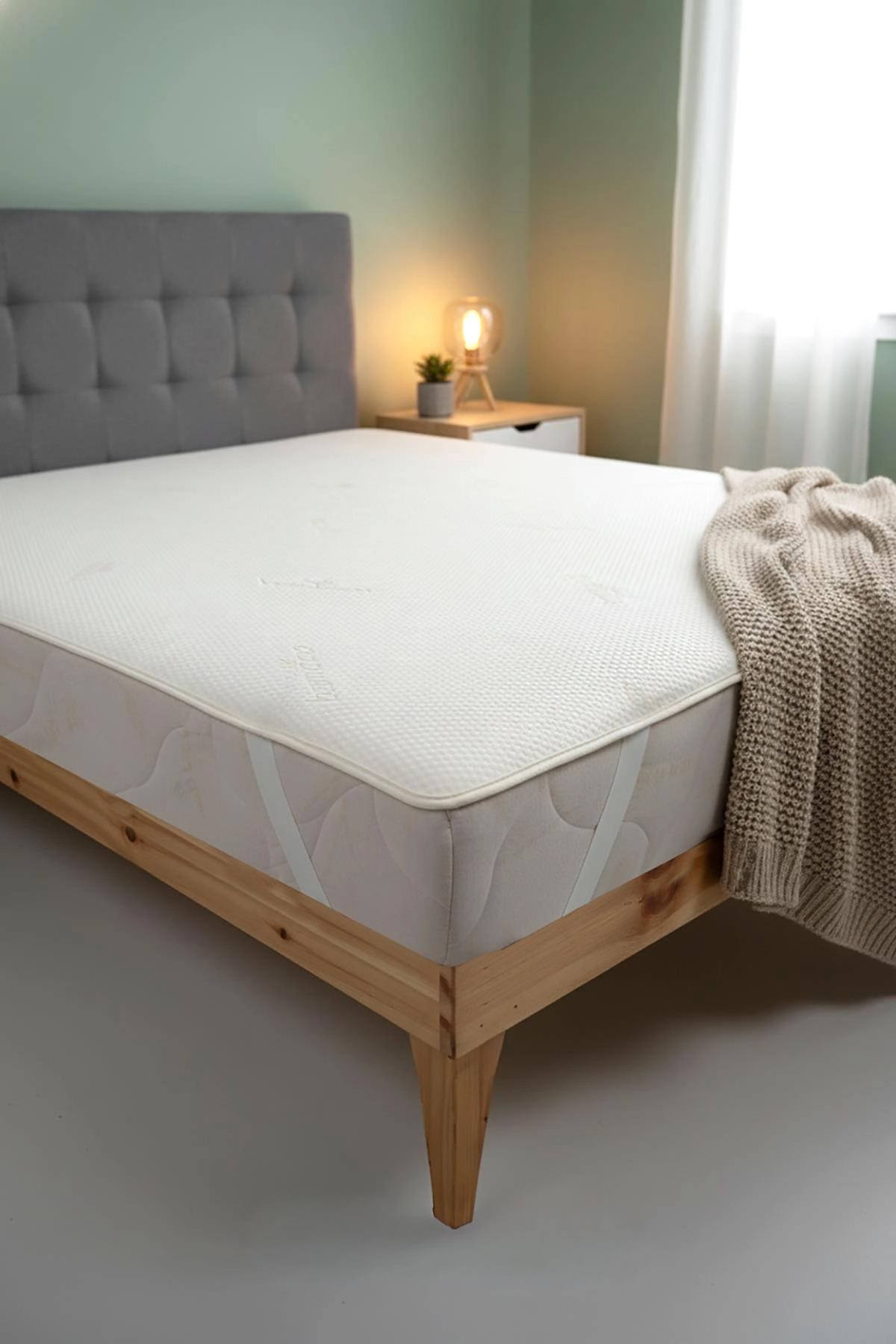 Bambu Yatak Alezi Sıvı Geçirmez Dört Köşe Lastikli Çantalı