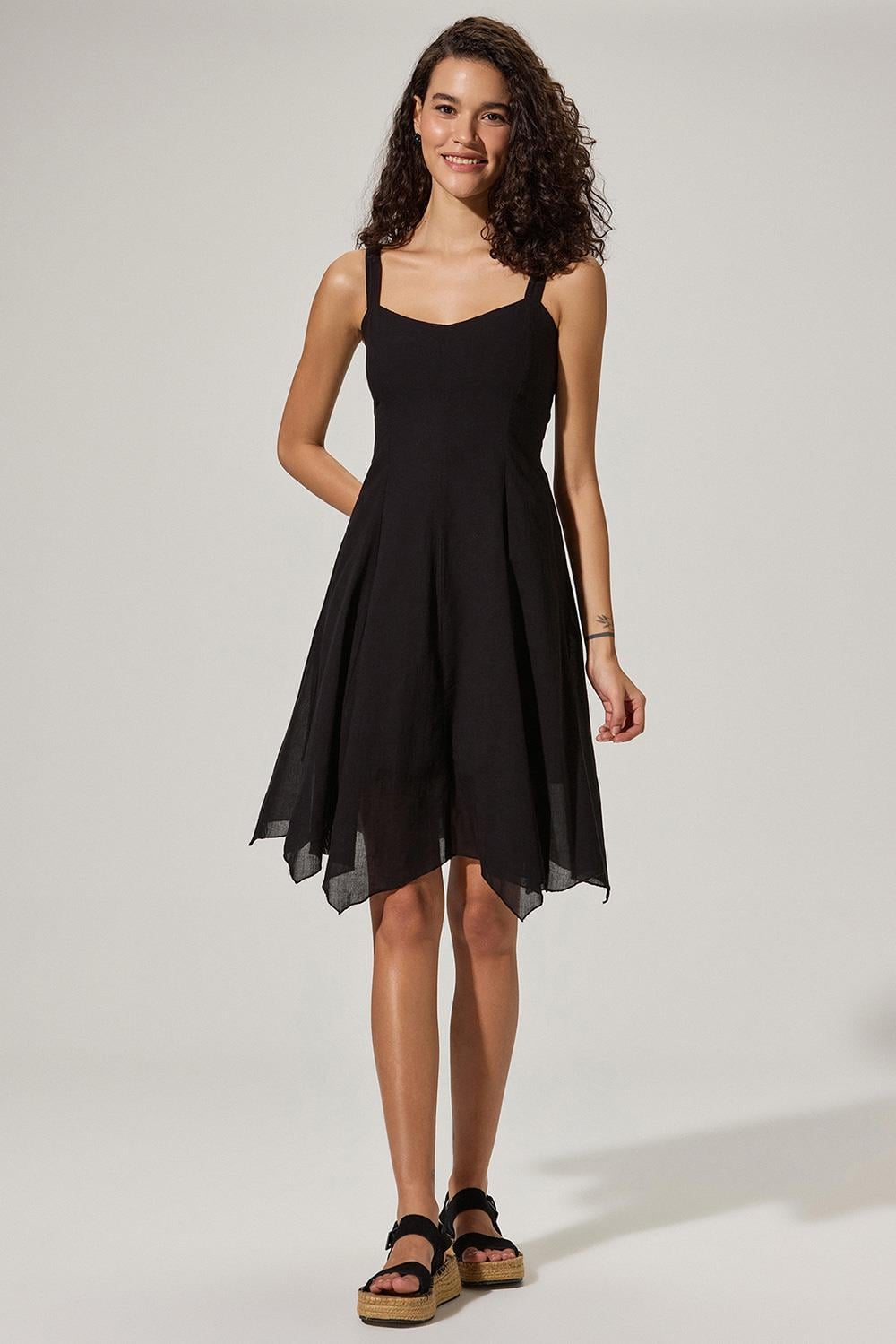 Askılı Siyah Bodrum Bezi Kısa Elbise