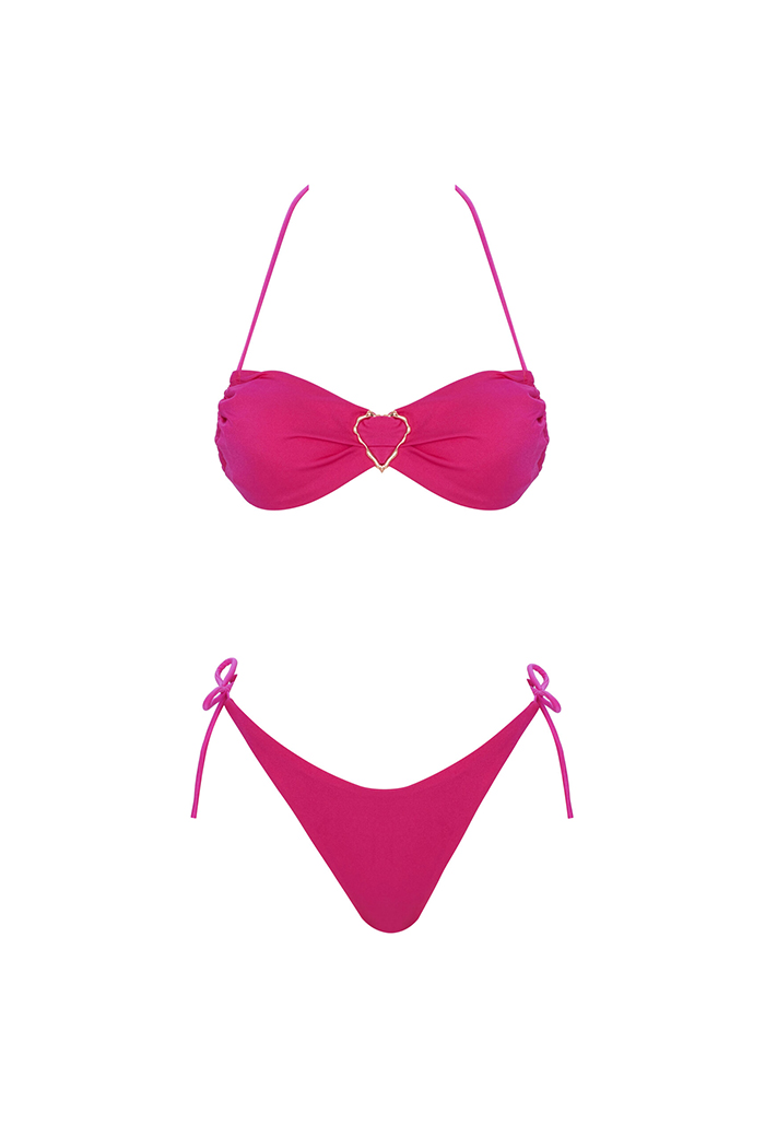 Emma Pembe Bikini