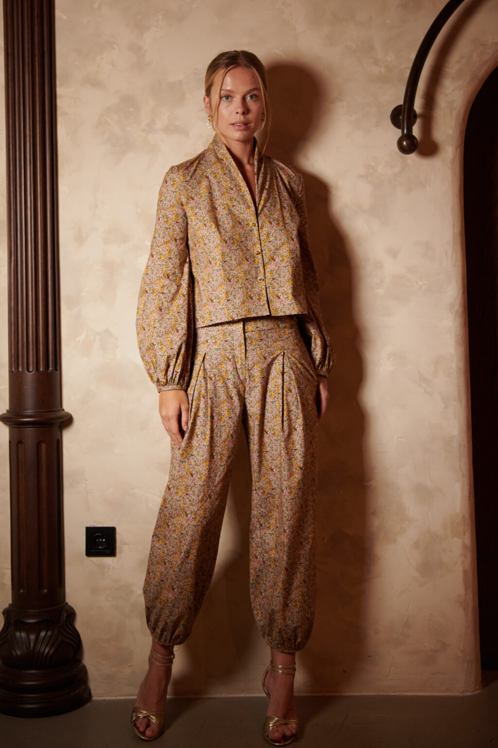 Caroline ve Hürrem Sarı Alt